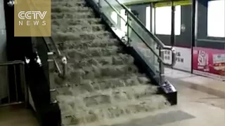 Footage: Heavy rains flooded subway in Wuhan