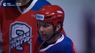 Владимир Путин на гала матче Ночной хоккейной лиги
