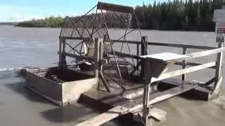 SALMON FISHWHEEL ON THE COPPER RIVER, ALASKA