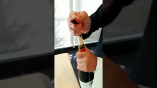 COMO DESCORCHAR UN VINO