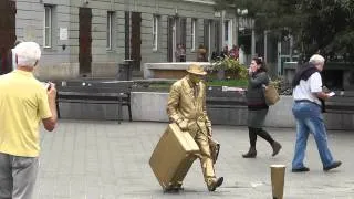 The golden Statue-man in Budapest #2
