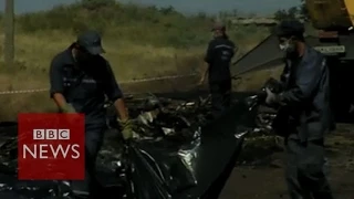 BBC reporter given Ukraine crash victim's wallet - BBC News