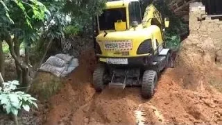 Voir excavatrice, camion à benne basculante