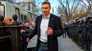 Кличко Киев Евромайдан Владимир Кличко в Киеве на Евромайдане Владимир Кличко остановил трактор Клич