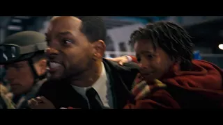 I Am Legend - Scan Her Again | Evacuation Scene (HD)