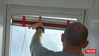 Replacing a VELUX blind - dismounting/installing