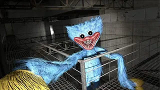 Garry's Mod Huggy Wuggy Nextbot Tries to Catch Me!