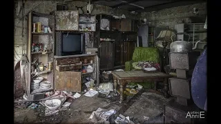 Abandoned House Where The Clock Stopped Ticking At 12:55 Pm For Good! *INCREDIBLE TIME CAPSULE*