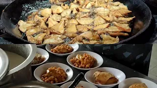 AALU SAMOSA CHATT RECIPE | PAKISTAN FAMOUS STREET FOOD | SAMOSAY CHANNY GRAVY