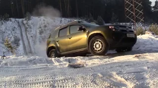 Renault Duster. Работа имитации блокировок  на горках.