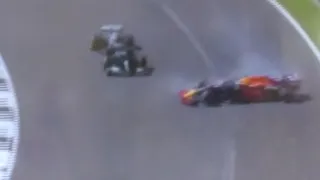 Huge accident of Max Verstappen crashing into Lewis Hamilton Silverstone Formula 1 Grand Prix