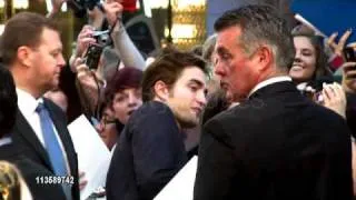 Robert Pattinson and fans at the Water for Elephants UK Premiere in London 3