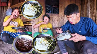 Jina Cooking fish curry for family || Sanjita & sanjip enjoying fish curry in sheep hut@Sanjipjina