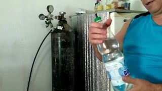 Как правильно за газировать воду !