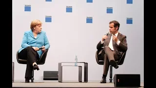 TRUMPF: Kanzlerin Merkel und MP Kretschmer diskutieren mit Mitarbeitern. Moderation: Andreas Möller