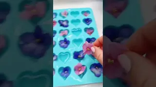 EDIBLE FLOWER ICE CUBES! Perfect for a MOTHERS DAY BRUNCH! #trending #shorts #viral #momhacks #reels