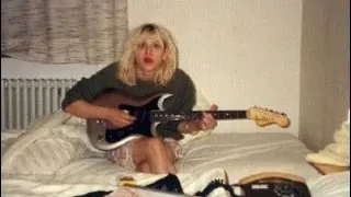 Courtney love being the queen of grunge for 5 minutes #courtneylove #hole #90s #90sgrunge #music