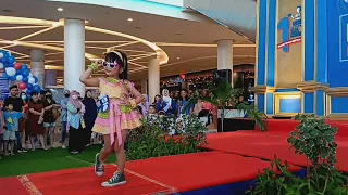 fashion show color full 2023