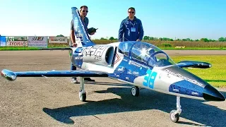 GIGANTIC XXXL AMAZING HUGE RC L-39 ALBATROS SCALE 1:2.7 MODEL TURBINE JET FLIGHT DEMONSTRATION