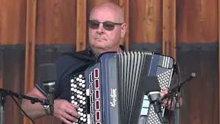 Tore Svendsberget & Beiron Hultman spiller Taksnurran av Hugo pelle.