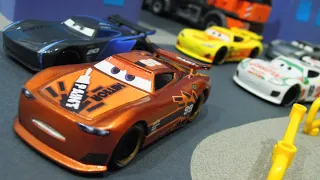 Disney Cars 3 : Custom Next-Gen Racers Custom Piston Cup Racing - StopMotion