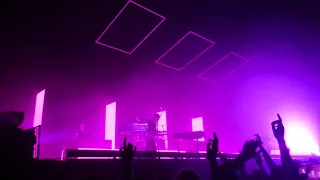 The 1975 - Love Me (Live @ AFAS Live, Amsterdam)