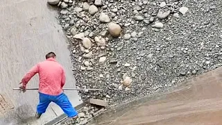 Barge unloading 3300 tons of large cobblestone part 2 - Satisfying video