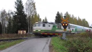 Intercity Ic 707 passed TIRKKONEN (Km.0352+0839) level crossing in Mikkeli, Finland