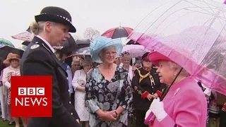 Queen overheard calling Chinese officials 'very rude' - BBC News