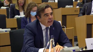 Margaritis Schinas defends the New Pact on Asylum and Migration in the European Parliament