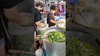 Do You Love STREET FOOD Cooking in Bangkok? ❤️🇹🇭 #streetfood #thaifood