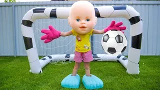 Настя и Папа играют в футбол и убирают игрушки Nastya and papa playing football