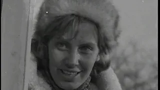 Дети лепят из снега 1968