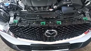 Mazda. CX-30 зняття середнього бамперу.