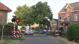 Spoorwegovergang Limbricht / Dutch railroad crossing