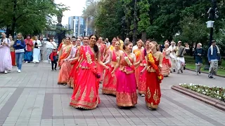 2021 05 29 Харинама Gaura Shakti Кузнецкий Мост (2/2). Harinama in Moscow (Russia).