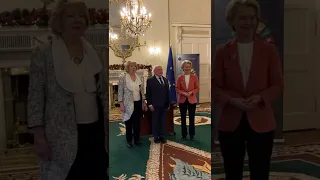 President Higgins welcomes the Ursula von der Leyen to Áras an Uachtaráin.