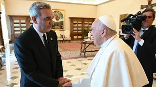 Papa Francisco felicita al presidente Abinader por su reelección