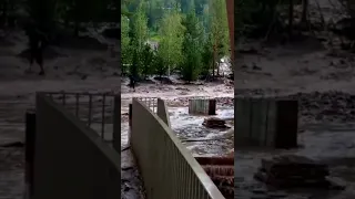 😨07.07.23. Манжерок. Затопило самый крупный отель Росси. Позавчера ехали по трассе, увидели…👇