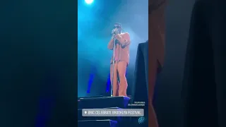 wizkid performed "mighty wine" live in Brooklyn