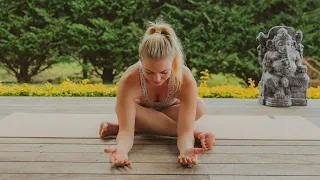Moon Cycle Yoga Flow | Gentle Yoga for Women | Womb Meditation