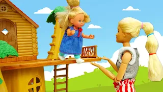 Домик на дереве для Штеффи | Игры в куклы Барби | Смешные видео для девочек