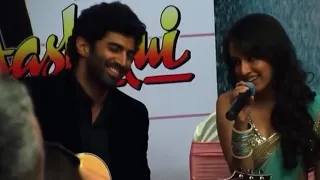 Shraddha Kapoor and Aditya Roy Kapur Singing Live - Chahun Main Ya Na at Aashiqui 2 Premiere