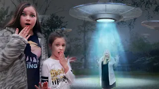 Somethings Wrong With Mom! Aliens Are Controlling Her! Alien Takeover! Alien Mom! Sassy Squad