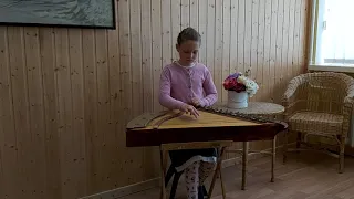 *Lietuvių liaudies daina "Vijo lizdą pelėda", atlieka Gina Rinkūnaitė*
