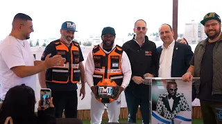 Boxing Champ Floyd Mayweather Meets with United Hatzalah Volunteers to Support Their Lifesaving Work