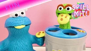 Krümelmonster isst Kekse aus Knete mit Oskar von der Sesamstrasse - Spielzeug Filme Deutsch