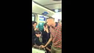 stromaé ivre chante formidable dans le metro de montréal