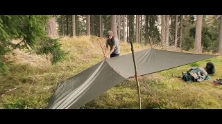 Tarp freistehend aufbauen - mit nur 2 Schnüren und vier Schlingen