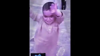 Niño árabe bailando electro (si ríes te cae un rayo) nivel: arabe